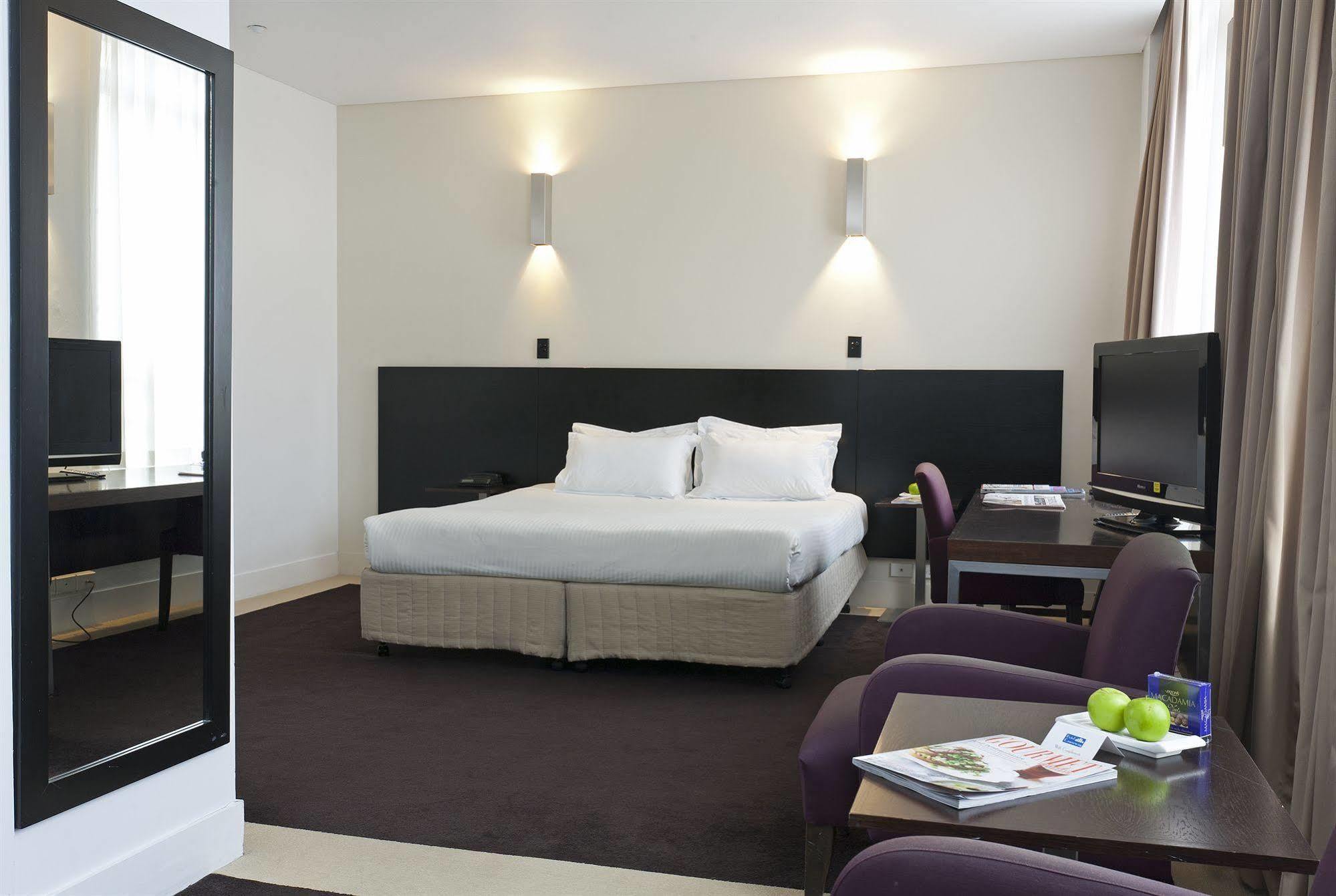 Hotel Causeway Мельбурн Экстерьер фото
