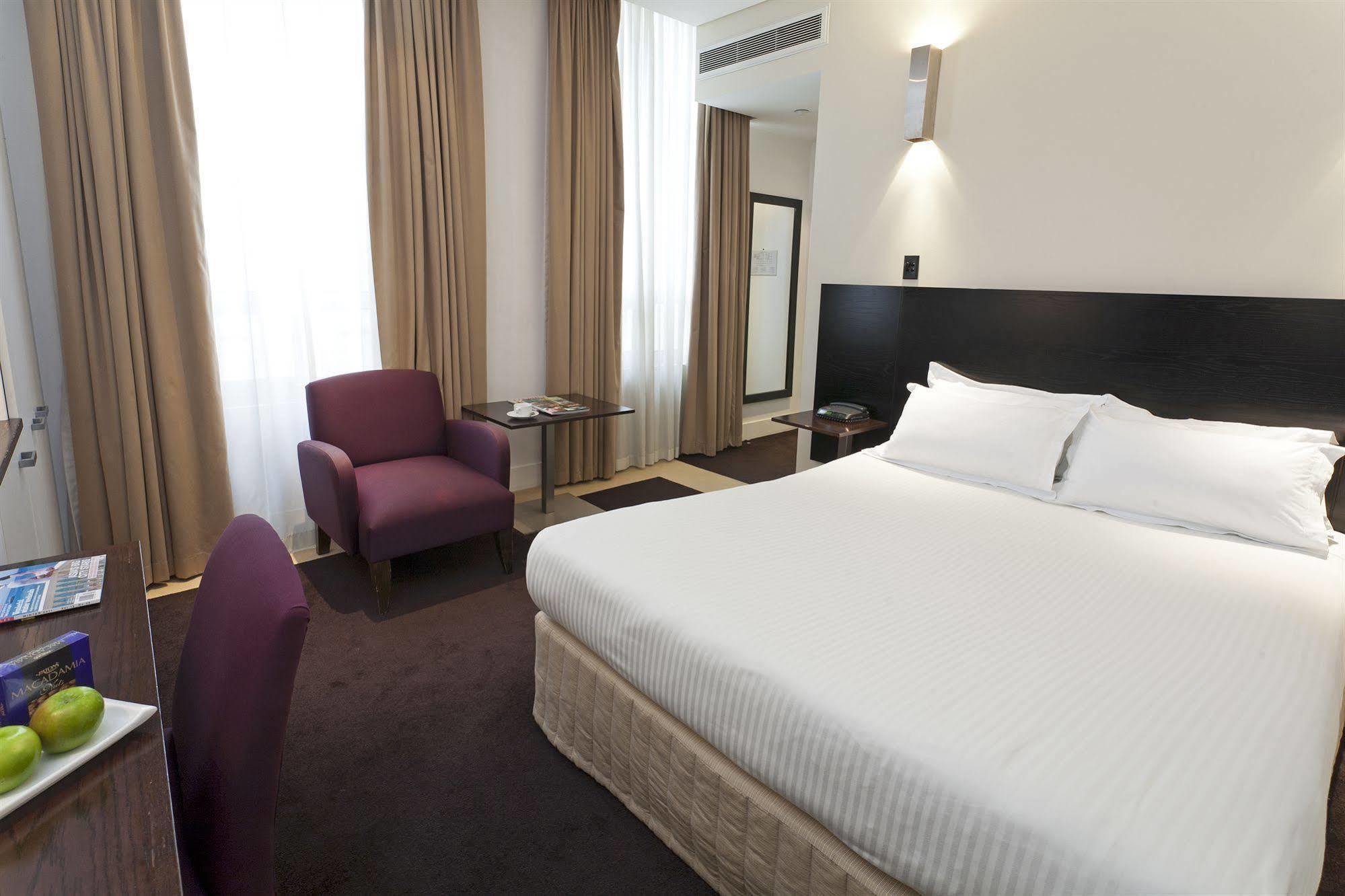 Hotel Causeway Мельбурн Номер фото