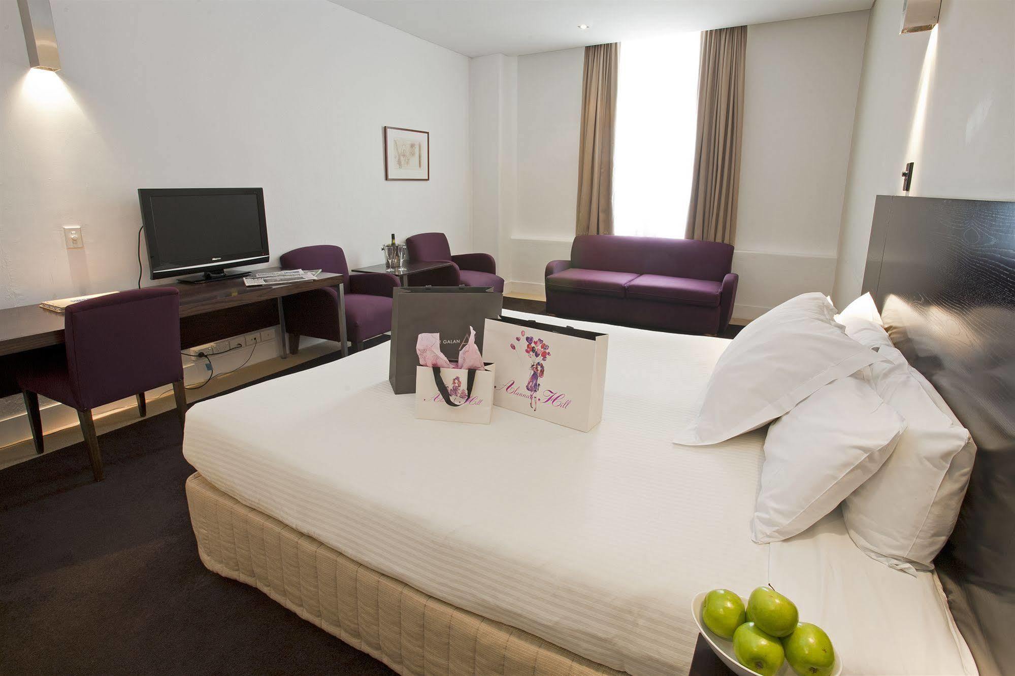 Hotel Causeway Мельбурн Экстерьер фото